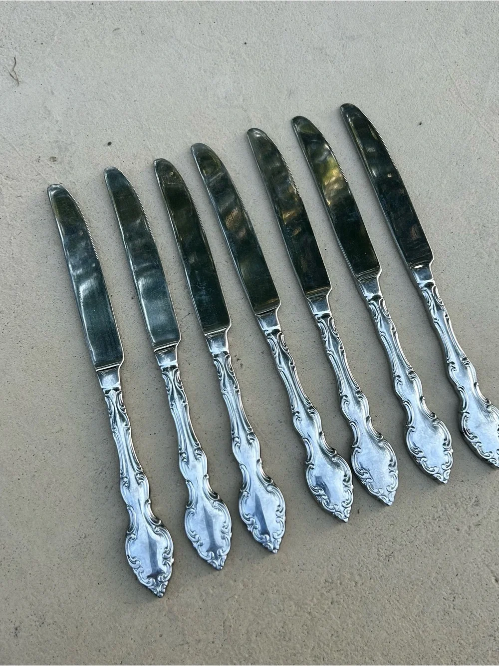 Oneida Mikayla Stainless Steel Set of 7 Dinner Knives